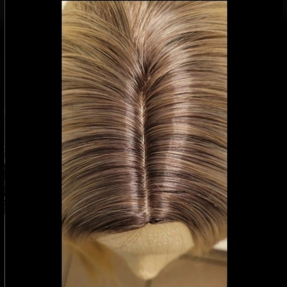 ♥︎New Blonde Ombre Wig + Free Gift♥︎ - Picture 8 of 12